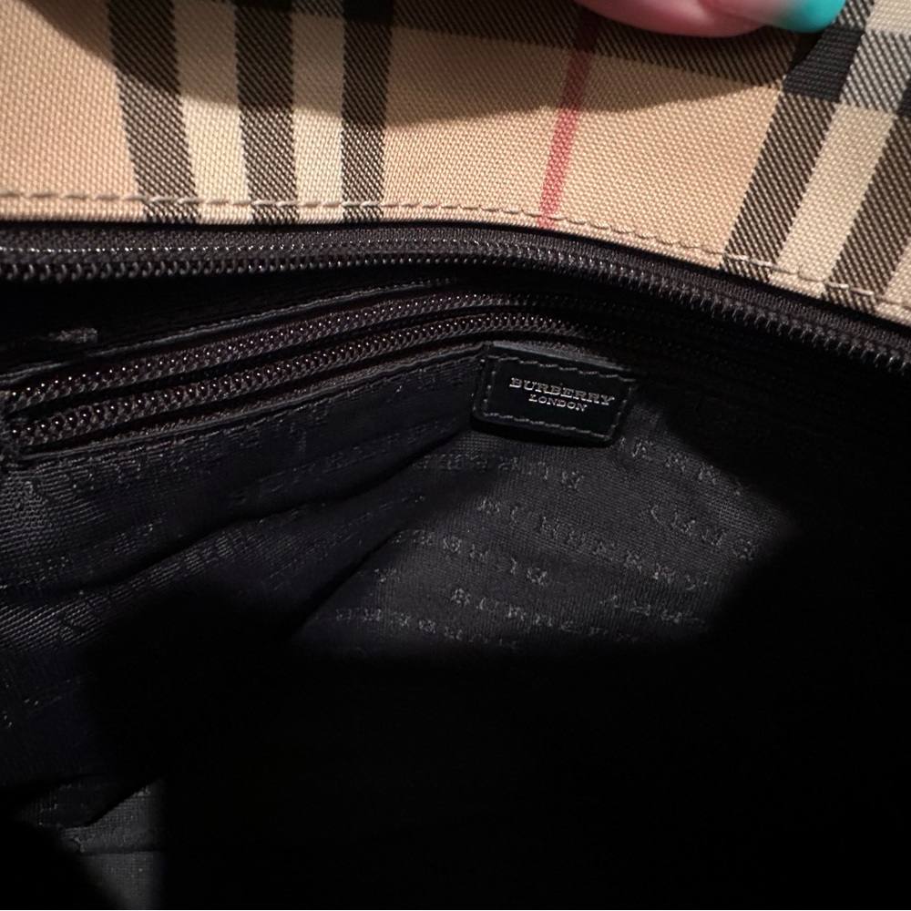 Vintage Burberry shoulder bag with zip closure - Picture 2 of 16